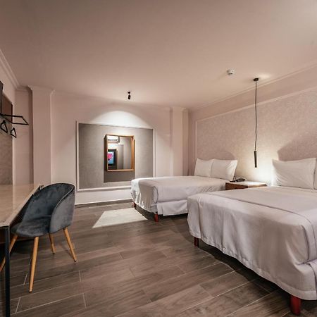 Hotel Mid Project Merida Bagian luar foto