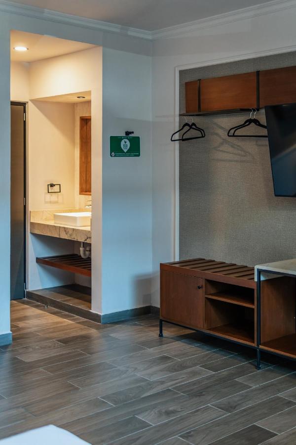 Hotel Mid Project Merida Bagian luar foto