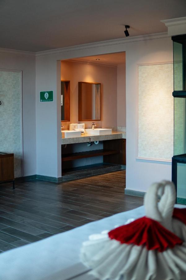 Hotel Mid Project Merida Bagian luar foto